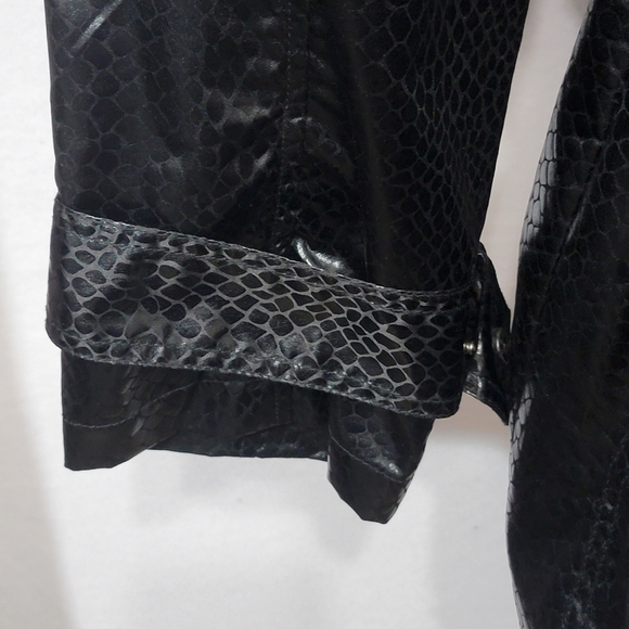 Chicos Womens Black Faux Snakeskin Zip Up & Snap w/ Belt Size 2 (Large) #521 - Picture 4 of 12